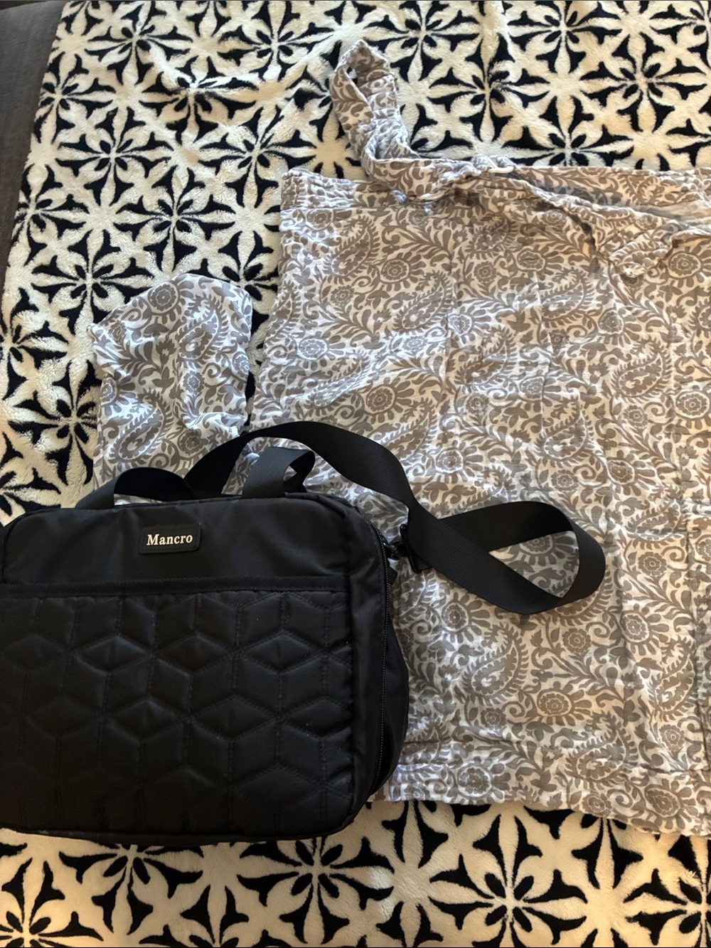 Nursing cover & hands free nursing pump bag
